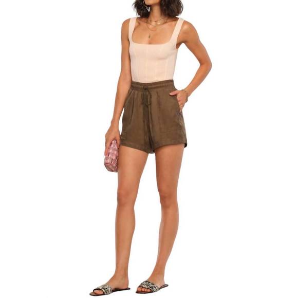 NEW HEARTLOOM ilaria shorts in moss - Picture 2 of 3